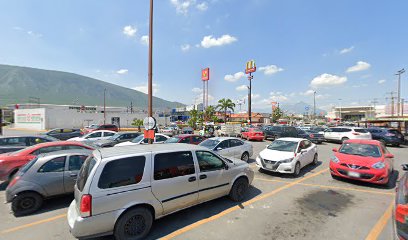 Estacionamiento de H-E-B Escobedo