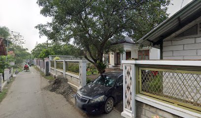 Warung nasi bu tuti dan bengkel motor