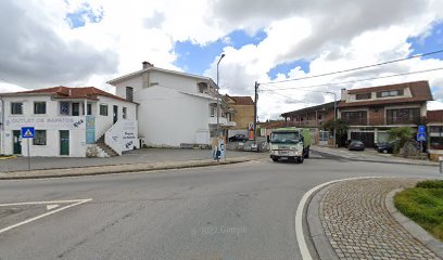 Laura Reis - Clinica Médica Dentária