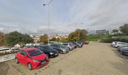 R. Castelo de Guimarães 9 Parking