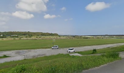 小丸河川敷広場 多目的施設