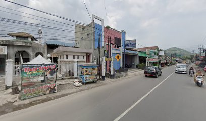 Pak Edy pijit dan ahli tulang