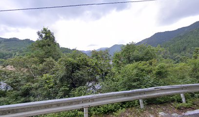 穴内川ダム湖