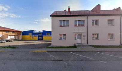 Oranžinė sruoga, grožio studija