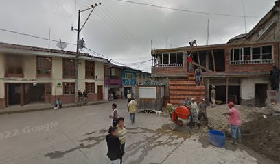 Vacunación COVID-19 - Centro De Salud Bolivia