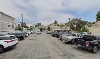 1035 Valley Dr Parking