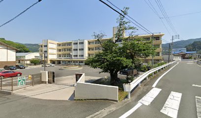 八幡浜市立八代中学校