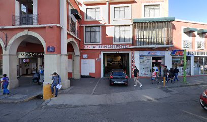 Estacionamiento 'Julián Villagrán'