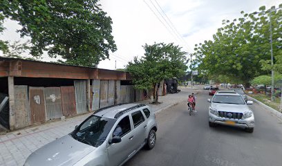 SERVICENTRO LOS POTROS Lavadero y Parqueadero