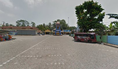 Tempat parkir pengunjung owabong