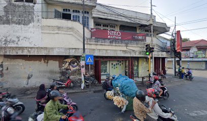 Molen Pisang Coklat Kacang Hijau 'Banana Republic'