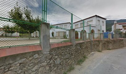 Escuela Les Salines en Maçanet de Cabrenys, Girona