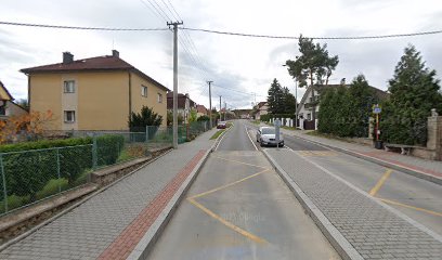 Starý Plzenec, Nad tratí