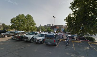 642 N Lincoln St Parking
