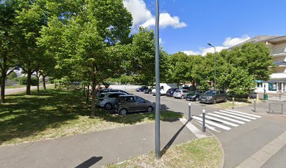 2 Avenue Camille Saint-Saëns Parking