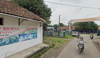 Parkiran Bus Makam Mbah Kuwu Sangkan Cirebon Girang