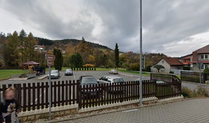 Parkoviště u kostela