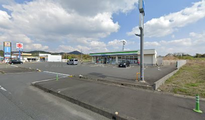 ファミリーマート 伊万里浦之崎店