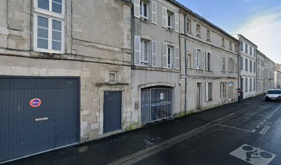 Maison type loft avec parking hyper centre