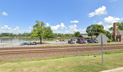 James W. Rennick Riverfront Park Parking Lot