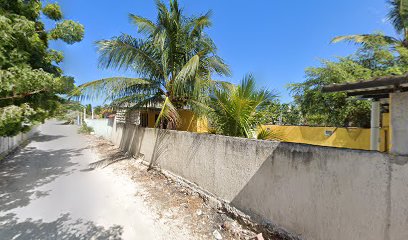 Casa con rejas negras