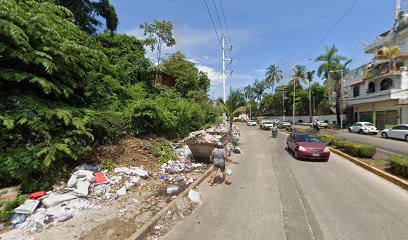 Contenedor de basura publico Periodistas