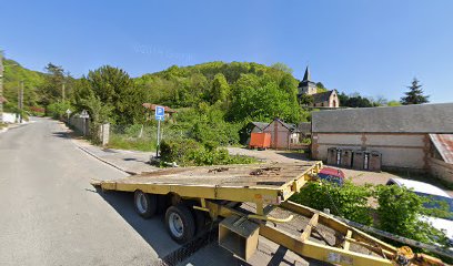 Les Seconde Jeunesse Parking Spot