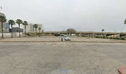 901 N Mesquite St Parking