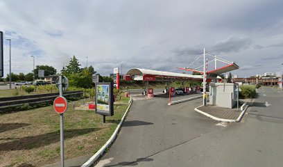 Géant Casino station service