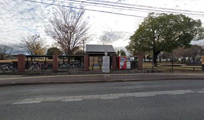 コスモスプラザ前バス停駐輪場