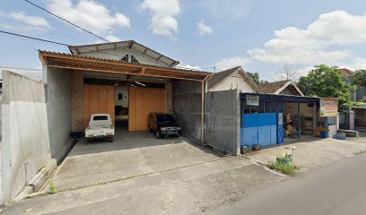 Warung Pakan Burung Mbah Doel