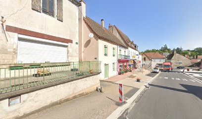 Au Bon Marche Tissus Confections Le Donjon