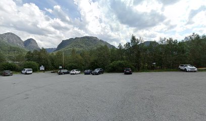 Liarvatnet Mountain Hiking Parking