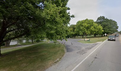 Parking for South Broadway Park & Fox River Trail