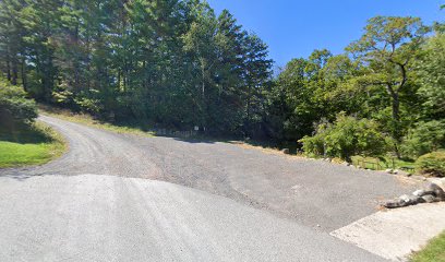 Winter Clove Inn Trailhead