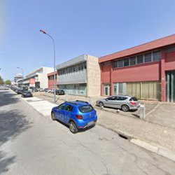 Loja de peças para automóveis Bombóleo, Lda Porto