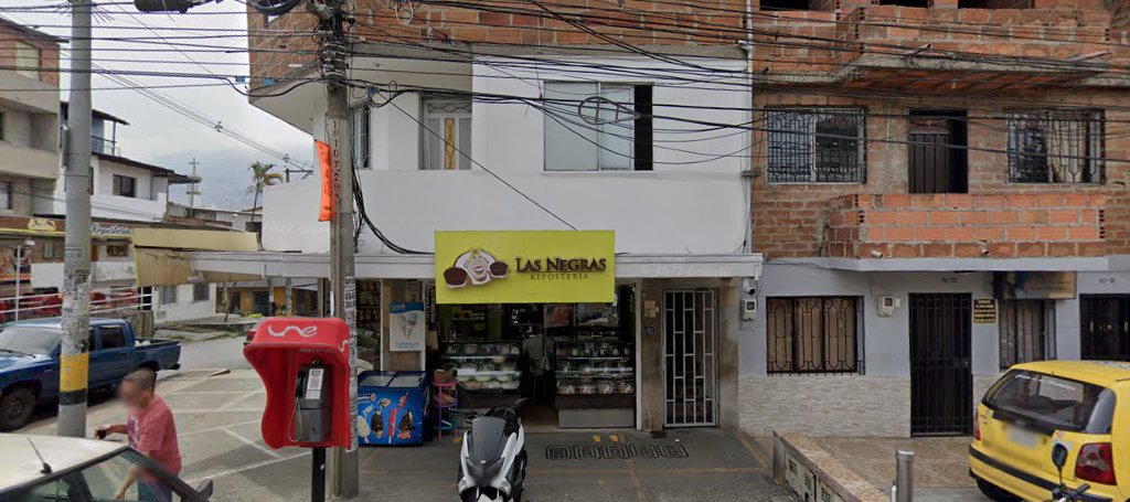 electricista, dry wall y reparador de muebles de almacenamiento de medicamentos en farmacia en Medellin