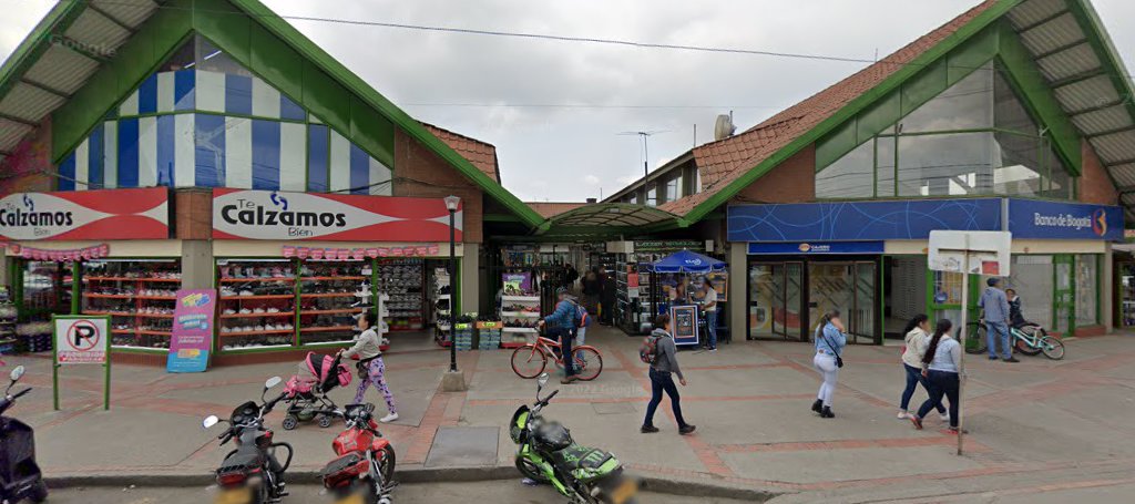 Estacionamiento De Motos Centro Comercial Los Pinos