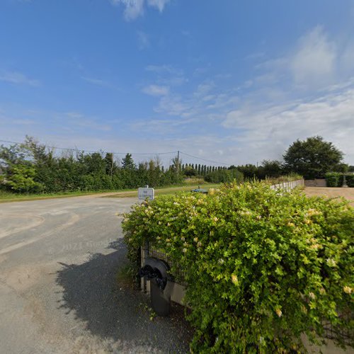 Cimetière à Montigné les Rairies