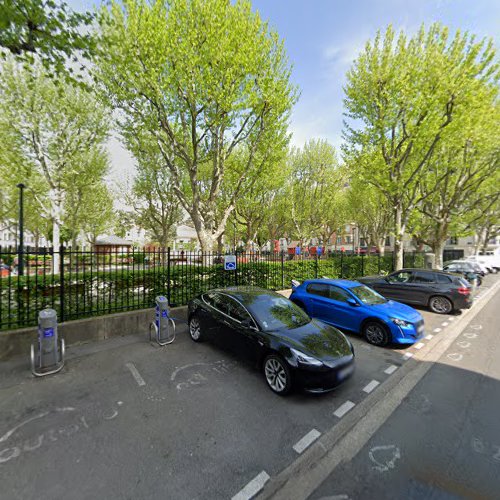 Borne de recharge de véhicules électriques La borne bleue Charging Station Asnières-sur-Seine
