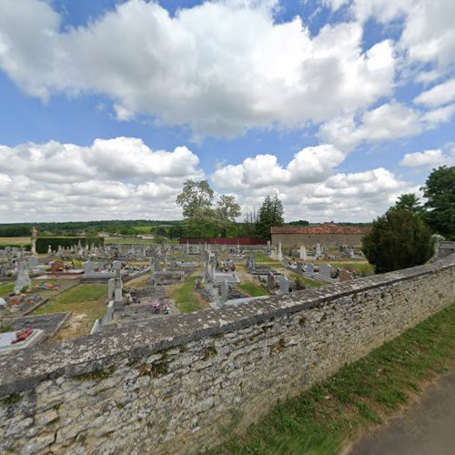 Cimetière à Nanteuil-en-Vallée