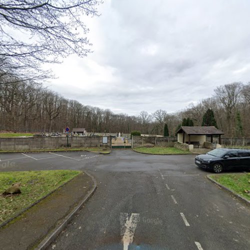 Cimetière à Menucourt