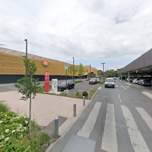 Borne de recharge de véhicules électriques Auchan Station de recharge Villebon-sur-Yvette