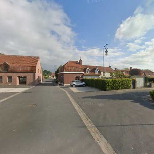 Église catholique Saint-Mathias d'Eringhem et son Cimetière à Eringhem