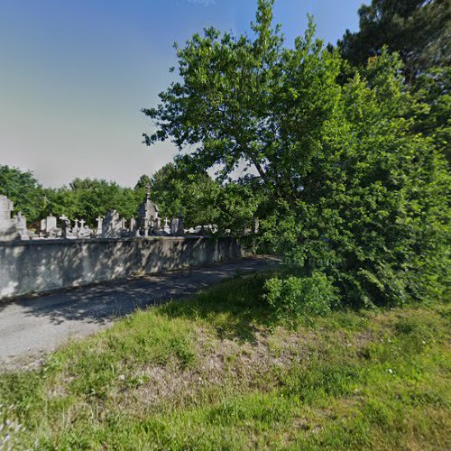 Cimetière à Saugon