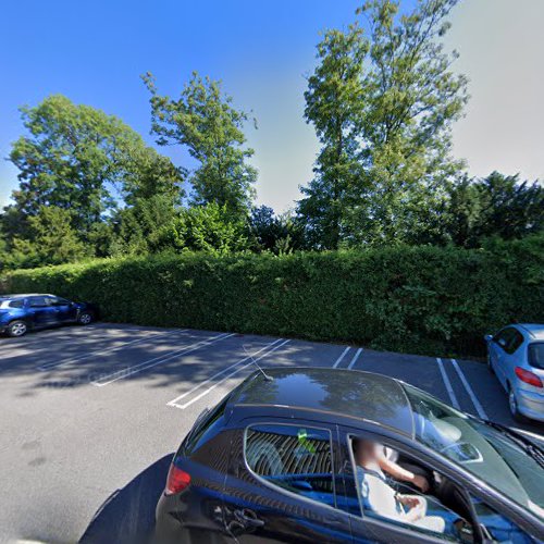 Borne de recharge de véhicules électriques Tesla Destination Charger L'Isle-sur-le-Doubs