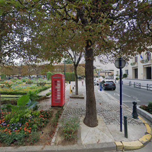 Borne de recharge de véhicules électriques Shell Recharge Charging Station Saint-Mandé