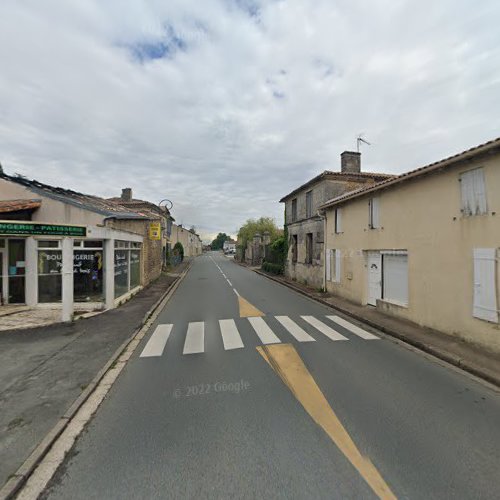 Boulangerie Pain Cuit Au Four Á Bois. Boulangerie ..patisserie Plassac