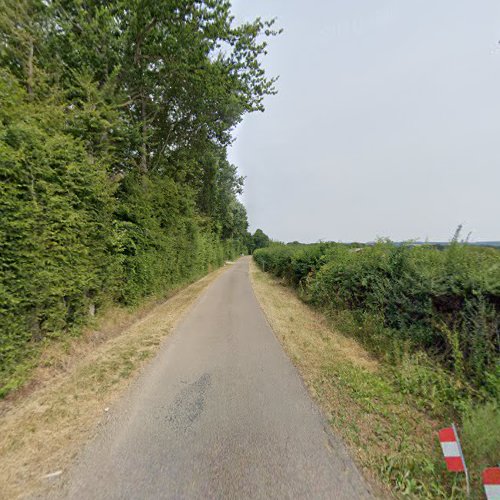 Ferme au poulet grande à Fontaines