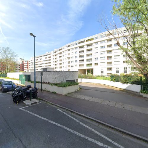 Shelving and Storage à Suresnes